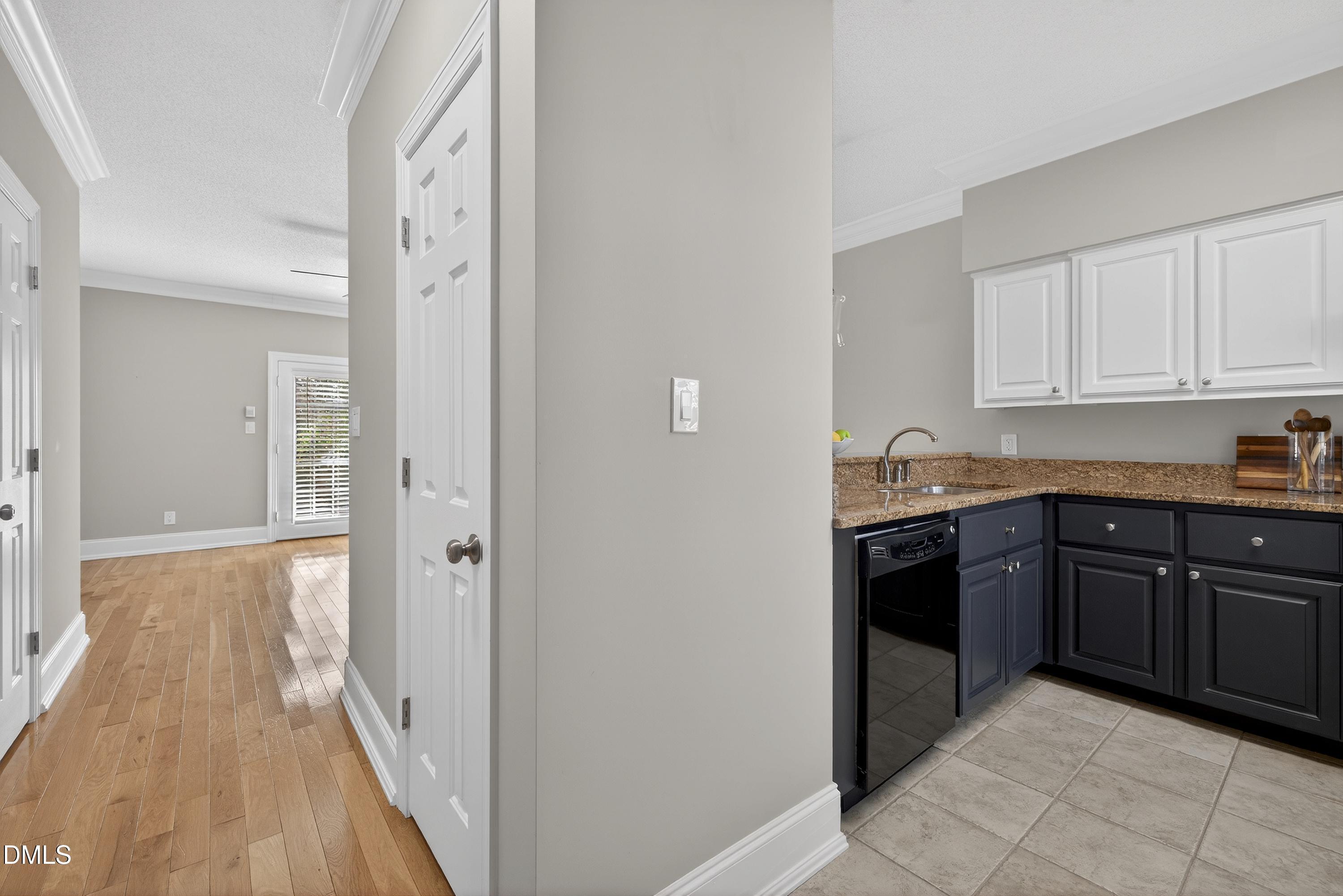 1404 Governors Court Raleigh, NC 27604 - Photo 9 of 36 Scene-7