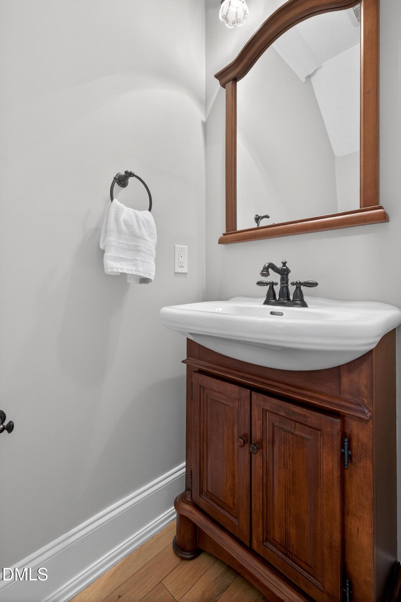 1404 Governors Court Raleigh, NC 27604 - Photo 10 of 36 Scene-23