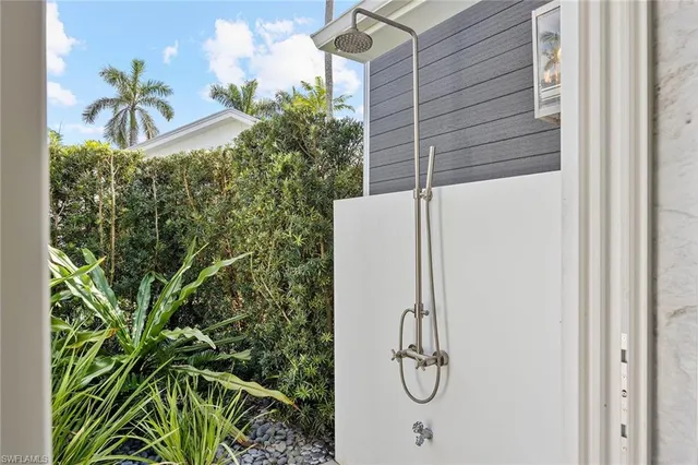 $9,900,000 | 175 Center Street, Naples, FL 34108