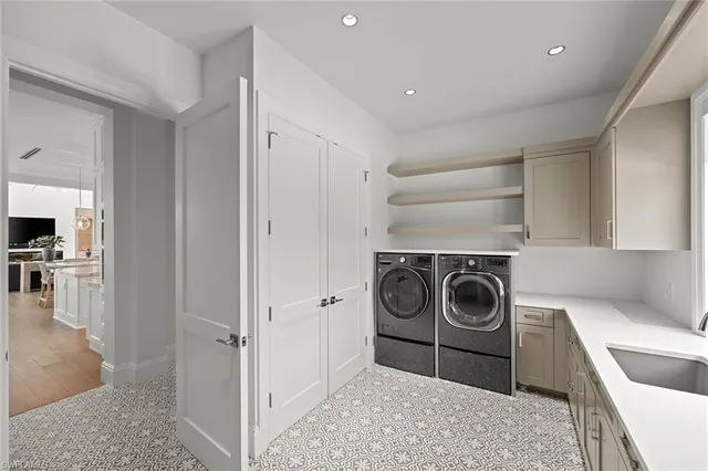 $9,900,000 | 175 Center Street, Naples, FL 34108