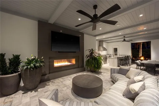 $9,900,000 | 175 Center Street, Naples, FL 34108