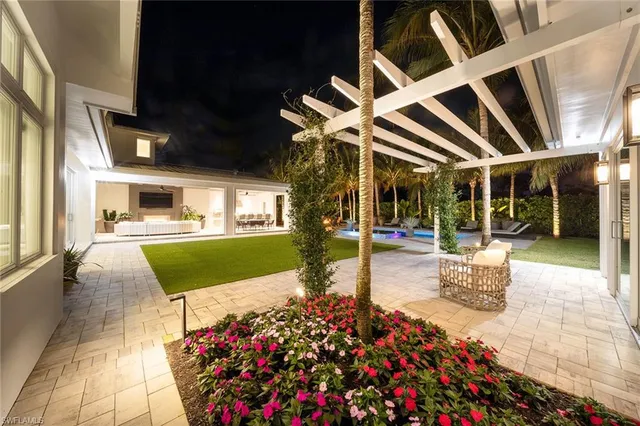 $9,900,000 | 175 Center Street, Naples, FL 34108