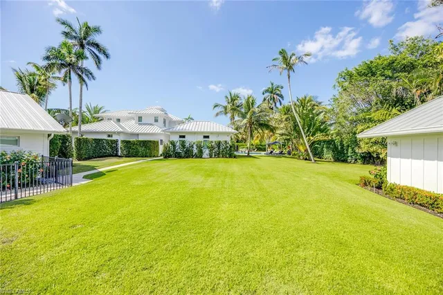 $9,900,000 | 175 Center Street, Naples, FL 34108