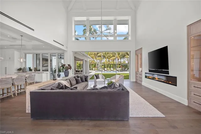 $9,900,000 | 175 Center Street, Naples, FL 34108