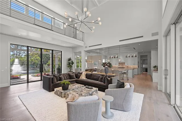 $9,900,000 | 175 Center Street, Naples, FL 34108