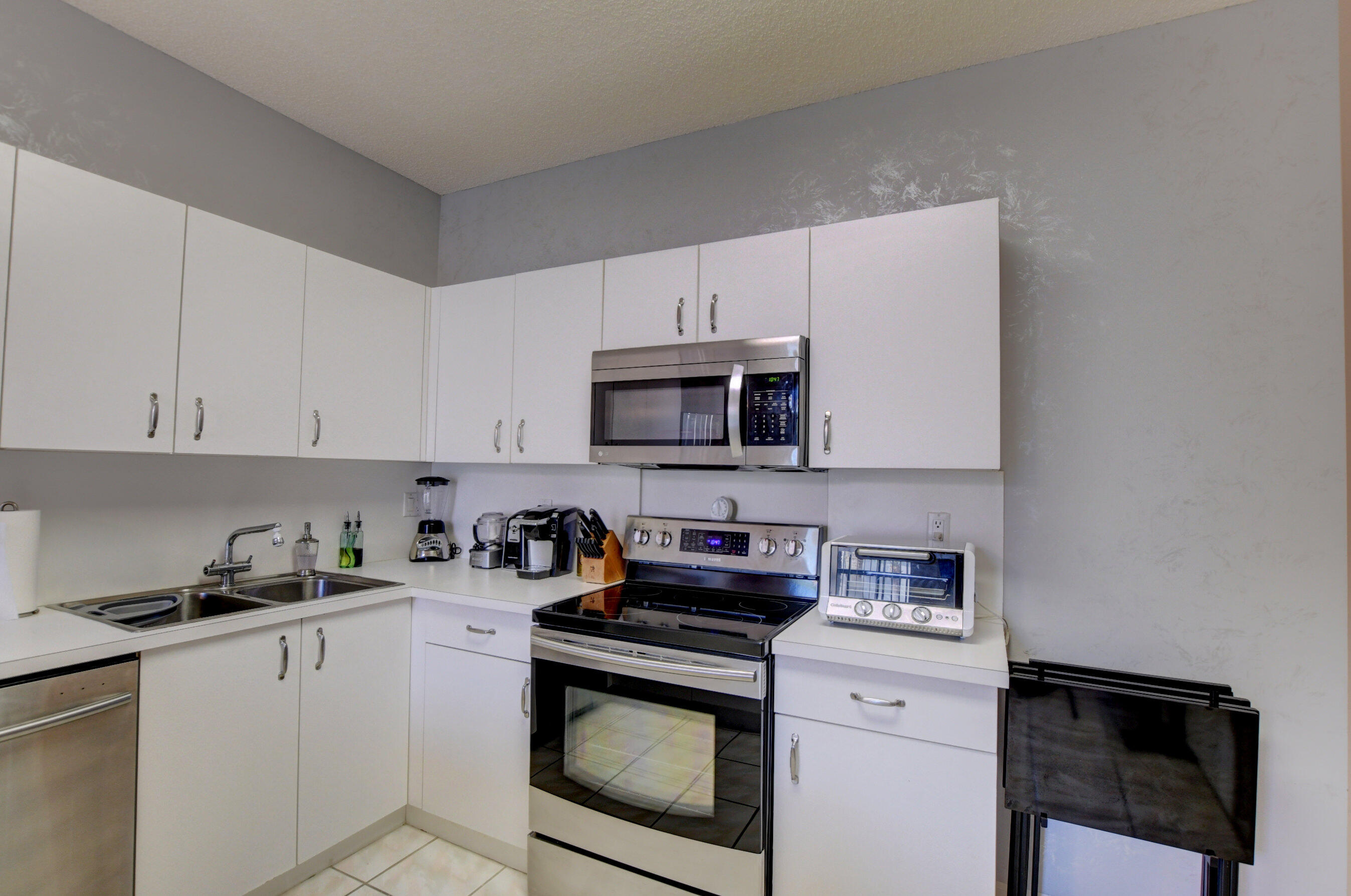 6769 Montego Bay Boulevard, Unit C Boca Raton, FL 33433 - Photo 12 of 31 kitchen