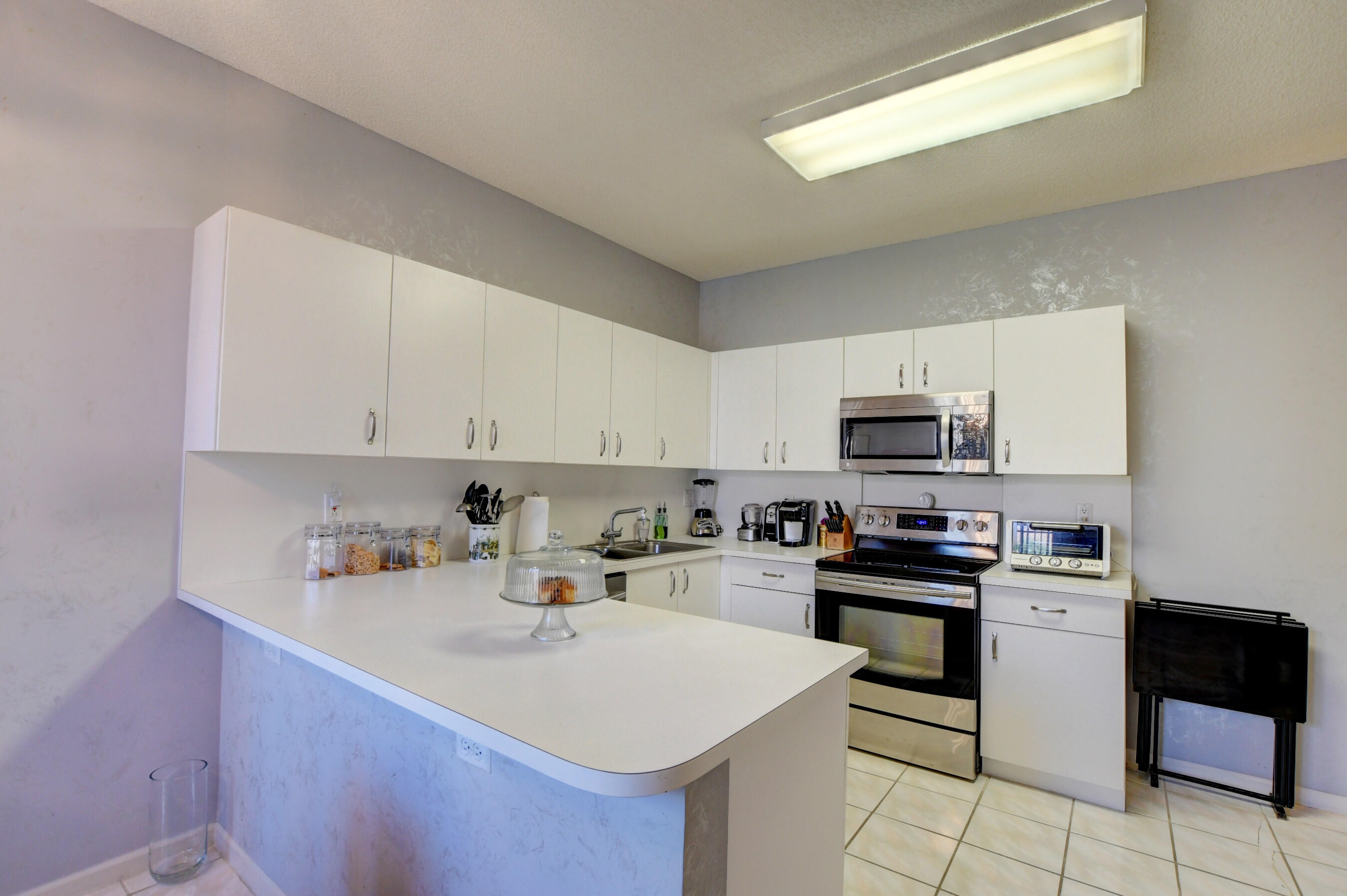 6769 Montego Bay Boulevard, Unit C Boca Raton, FL 33433 - Photo 14 of 31 kitchen