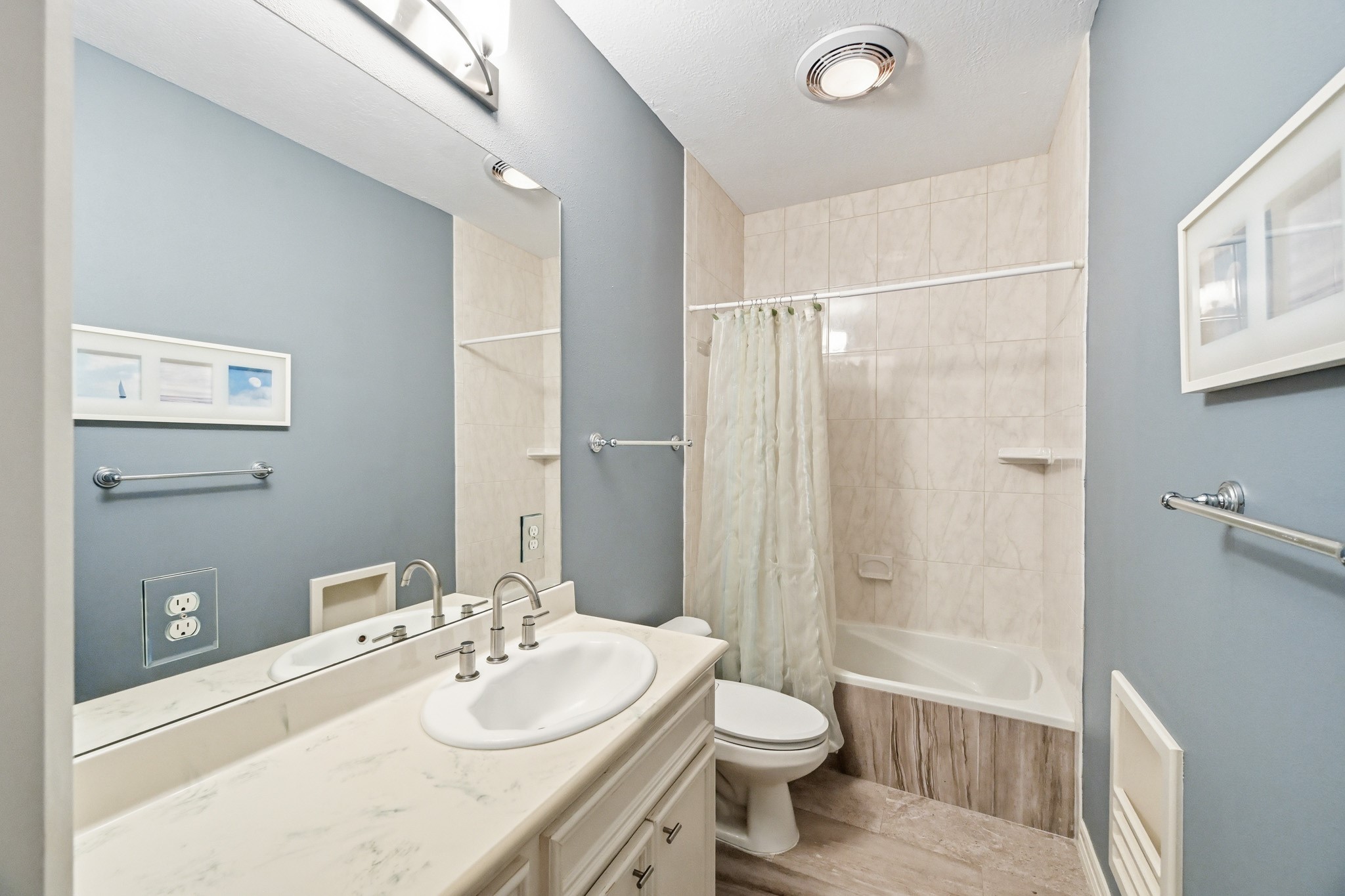 11995 White Oak Crossing Conroe, TX 77385 - Photo 23 of 44 a bathroom with a sink a toilet and shower