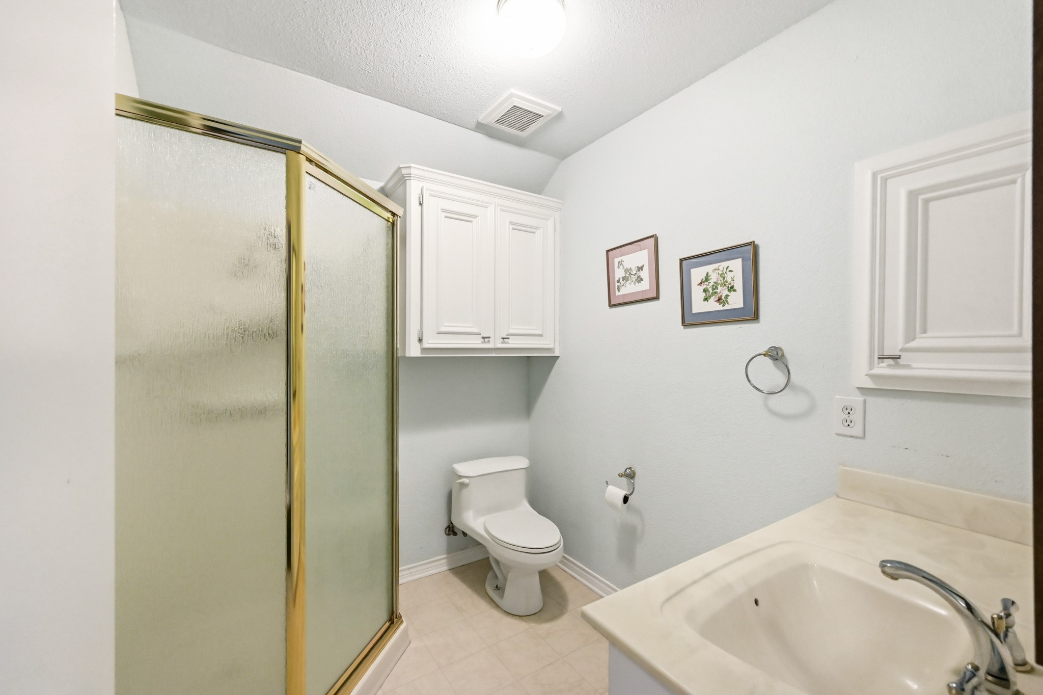 11995 White Oak Crossing Conroe, TX 77385 - Photo 29 of 44 a bathroom with a sink toilet and shower