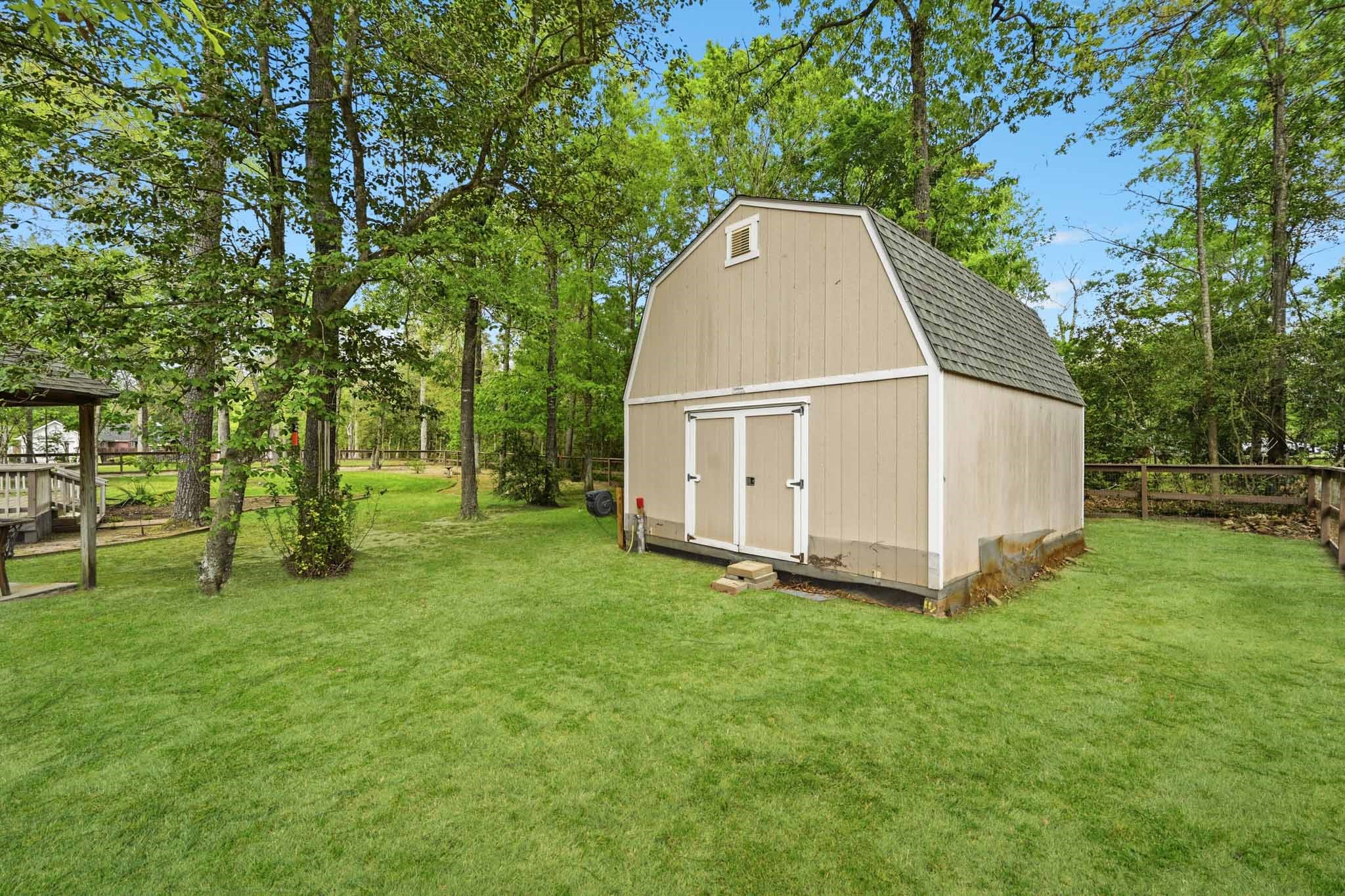 11995 White Oak Crossing Conroe, TX 77385 - Photo 35 of 44 a view of backyard with green space