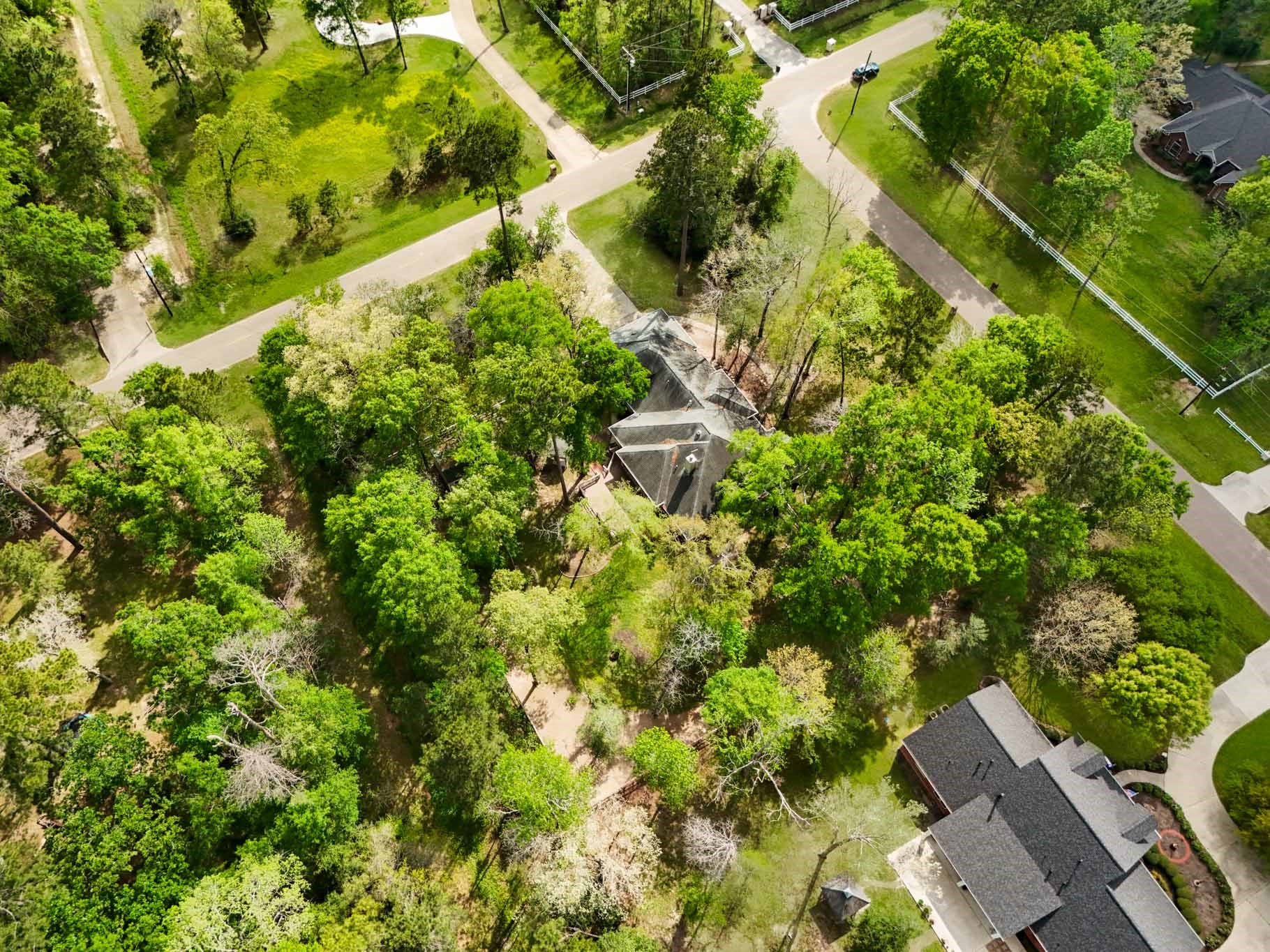 11995 White Oak Crossing Conroe, TX 77385 - Photo 42 of 44 an aerial view of residential house with outdoor space and trees all around