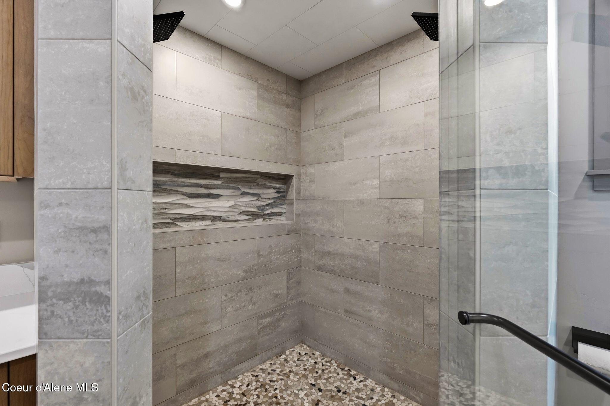 1520 Wrenco Loop Sandpoint, ID 83864 - Photo 16 of 37 EnSuite - Shower