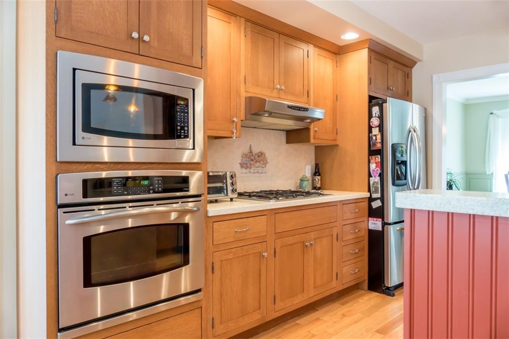 30 Middle Road Harpswell, ME 04079 - Photo 11 of 35 Top-of-the-line appliances!