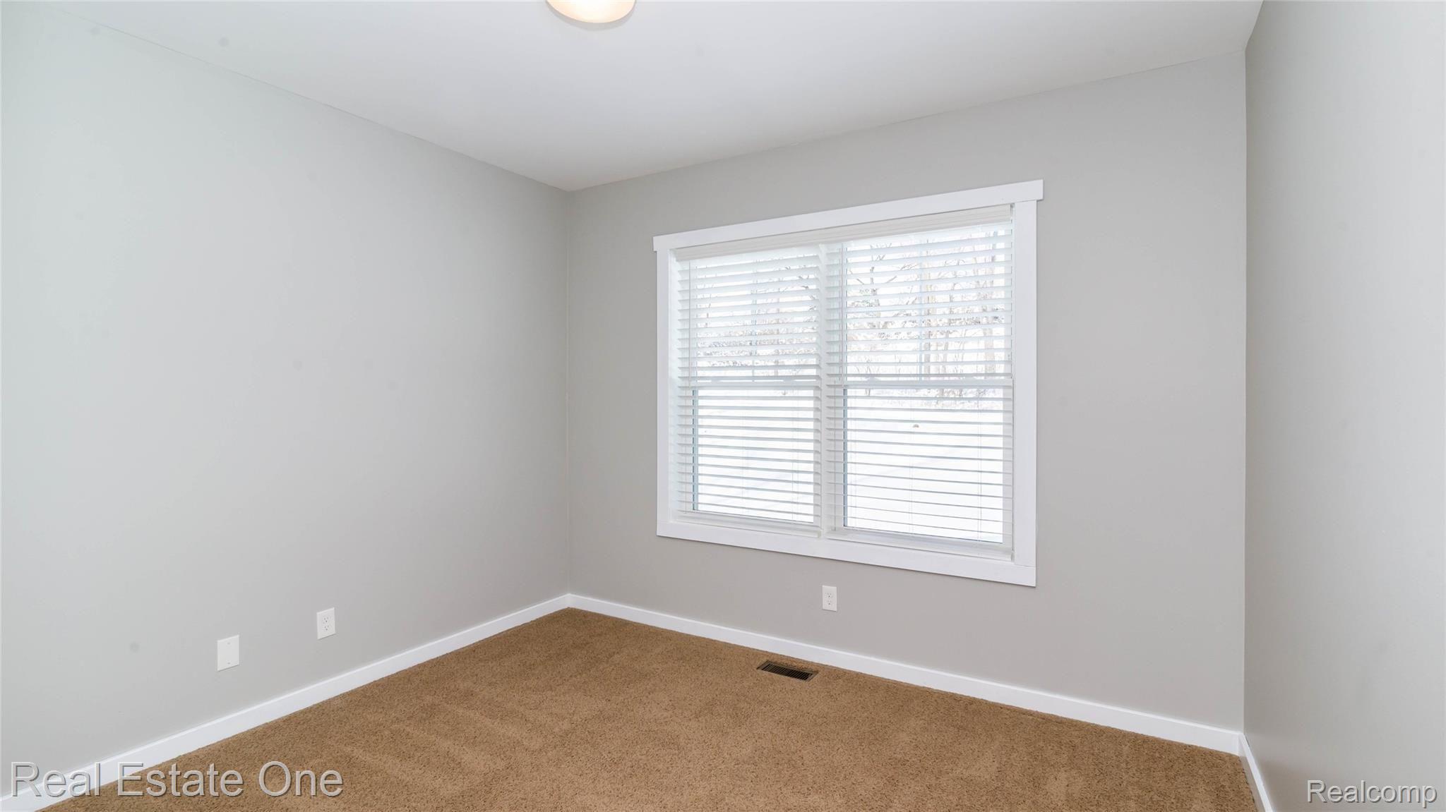 4018 Hartland Road Hartland, MI 48353 - Photo 18 of 54 016_22.jpg