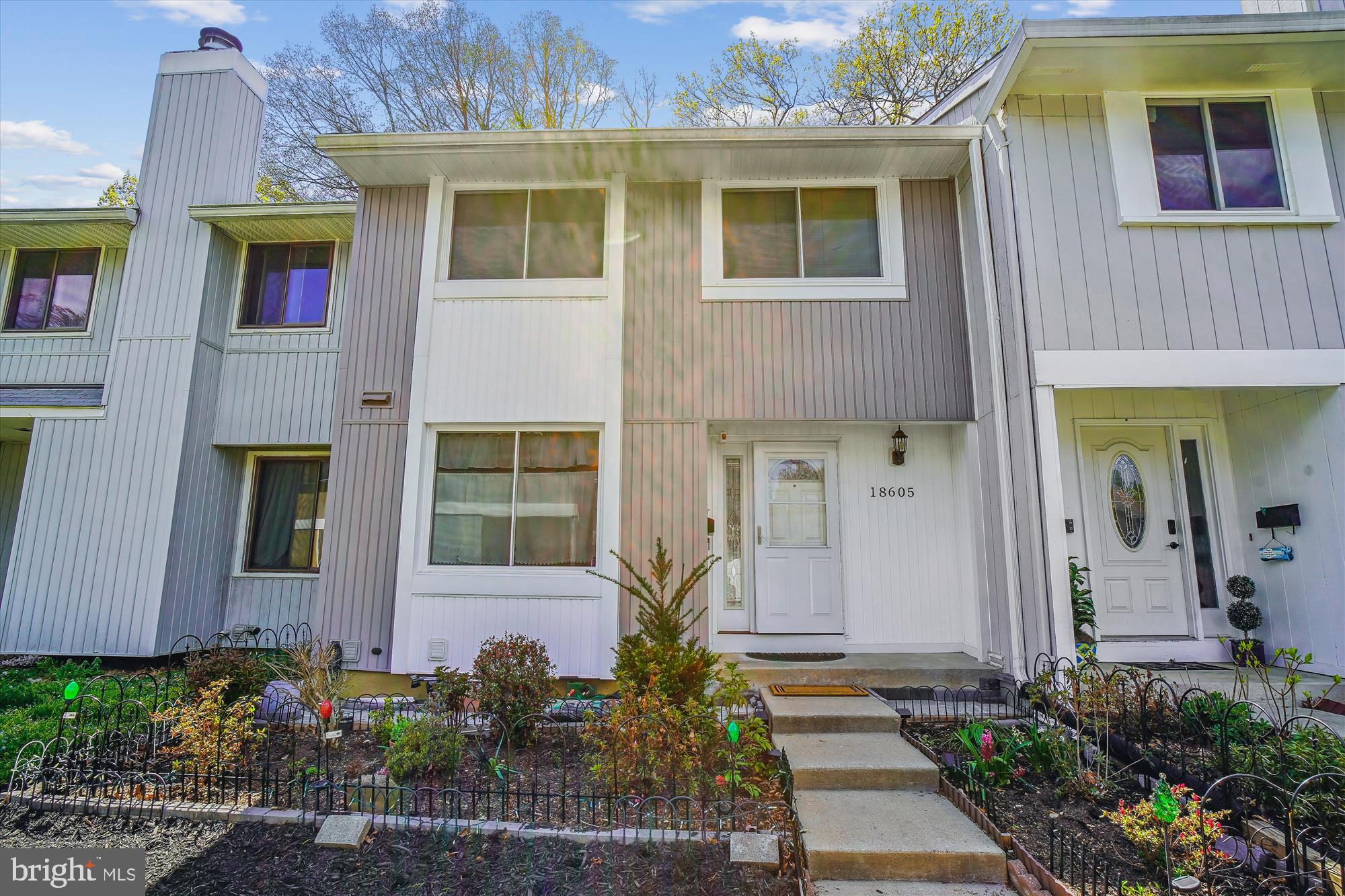 A delightful home on the sunny side of the street!