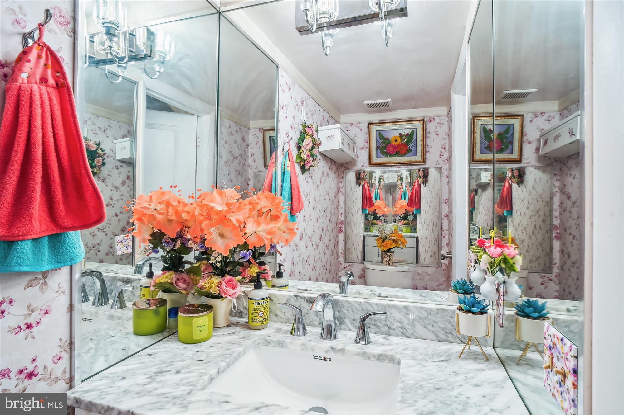 18605 Glen Willow Way Germantown, MD 20874 - Photo 24 of 66 Powder room / half bath on main level near foyer.