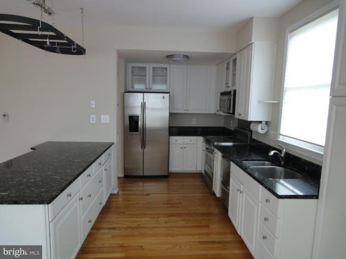 8008 Readington Court Springfield, VA 22152 - Photo 11 of 25 Kitchen