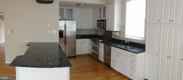 8008 Readington Court Springfield, VA 22152 - Photo 14 of 25 Kitchen