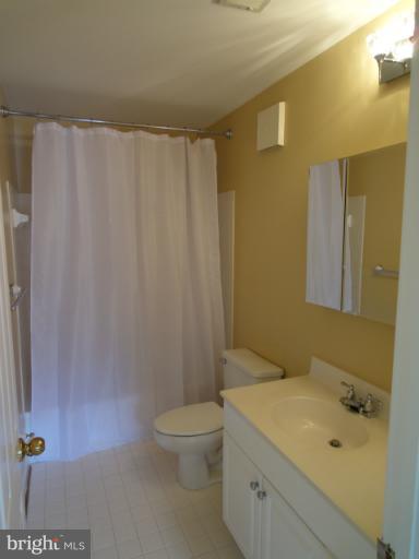 8008 Readington Court Springfield, VA 22152 - Photo 16 of 25 Upstairs hall Bath