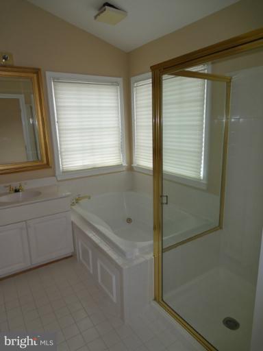 8008 Readington Court Springfield, VA 22152 - Photo 22 of 25 Bedroom (Master)