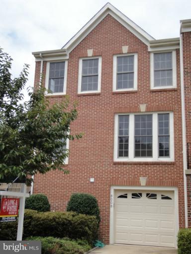 8008 Readington Court Springfield, VA 22152 - Photo 25 of 25 Exterior (Main)