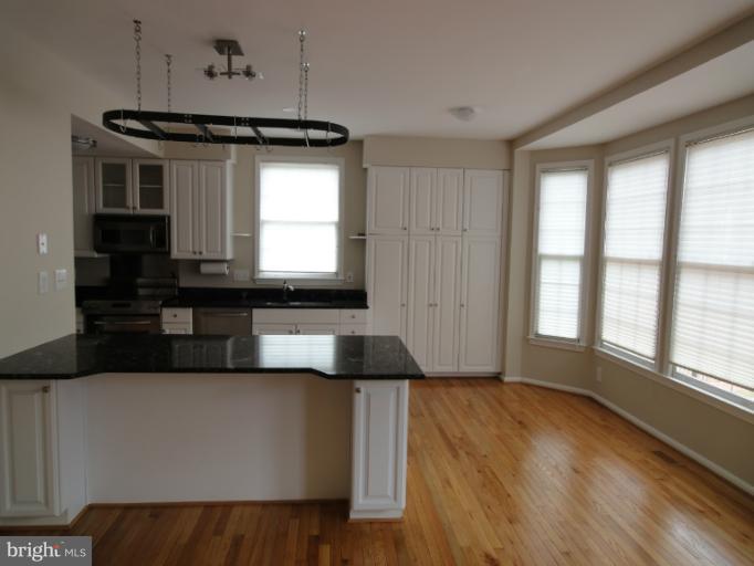 8008 Readington Court Springfield, VA 22152 - Photo 4 of 25 Kitchen