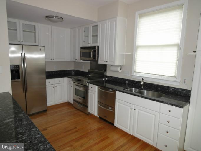 8008 Readington Court Springfield, VA 22152 - Photo 7 of 25 Kitchen