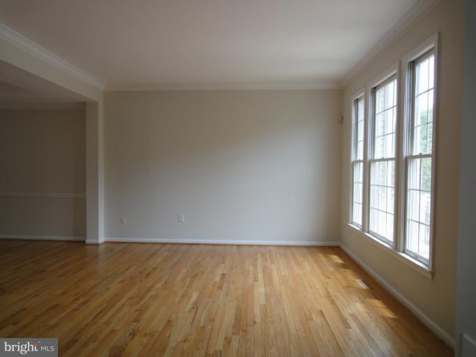 8008 Readington Court Springfield, VA 22152 - Photo 8 of 25 Living Room