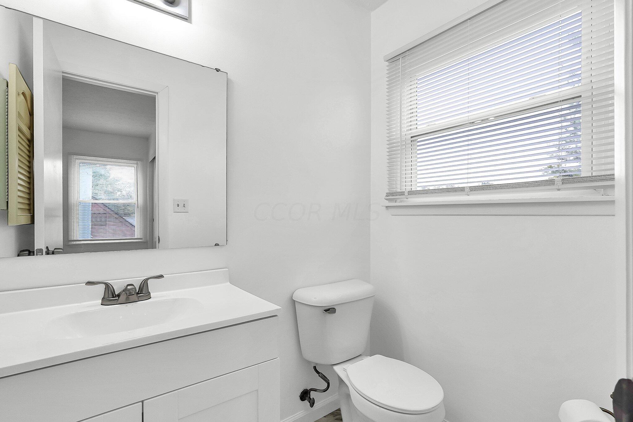5921 Parkglen Road Galloway, OH 43119 - Photo 15 of 29 Primary Suite Half Bath