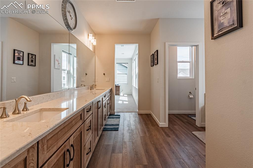 11148 Cloud Shadow Road Littleton, CO 80125 - Photo 34 of 46 a bathroom with sinks a vanity and a large mirror