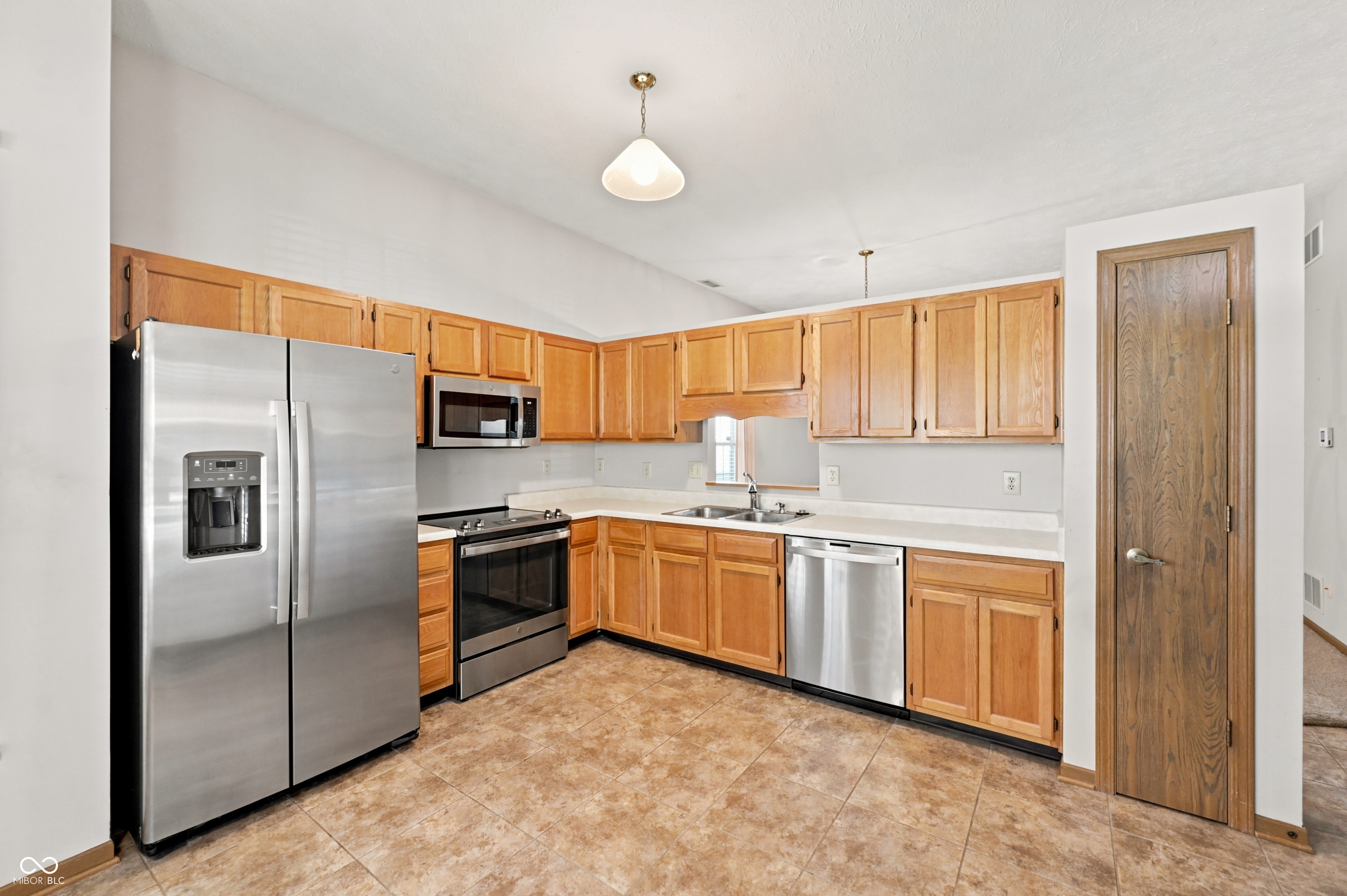 6352 Decatur Commons Indianapolis, IN 46221 - Photo 9 of 23
