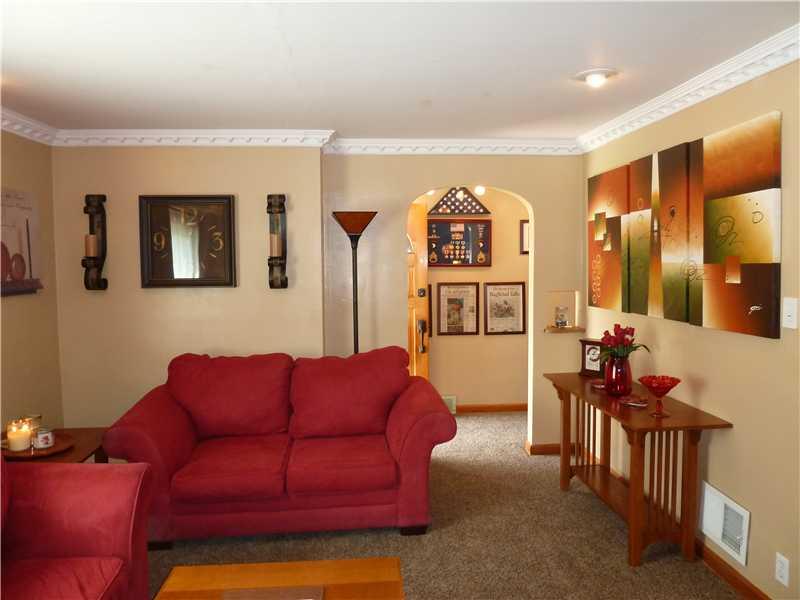 2789 Morefield Road Hermitage, PA 16148 - Photo 3 of 12 Living Room.