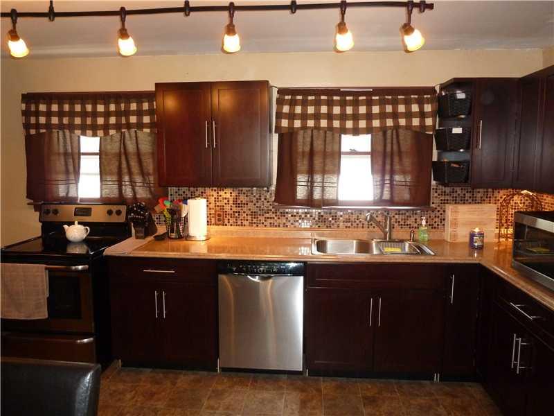2789 Morefield Road Hermitage, PA 16148 - Photo 6 of 12 Kitchen.