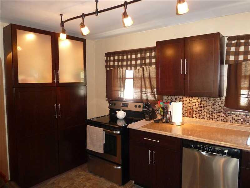 2789 Morefield Road Hermitage, PA 16148 - Photo 7 of 12 Kitchen.