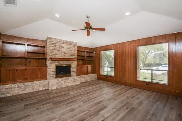 $2,400 | 10811 Vickijohn Court, Houston, TX 77071