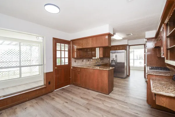 $2,400 | 10811 Vickijohn Court, Houston, TX 77071