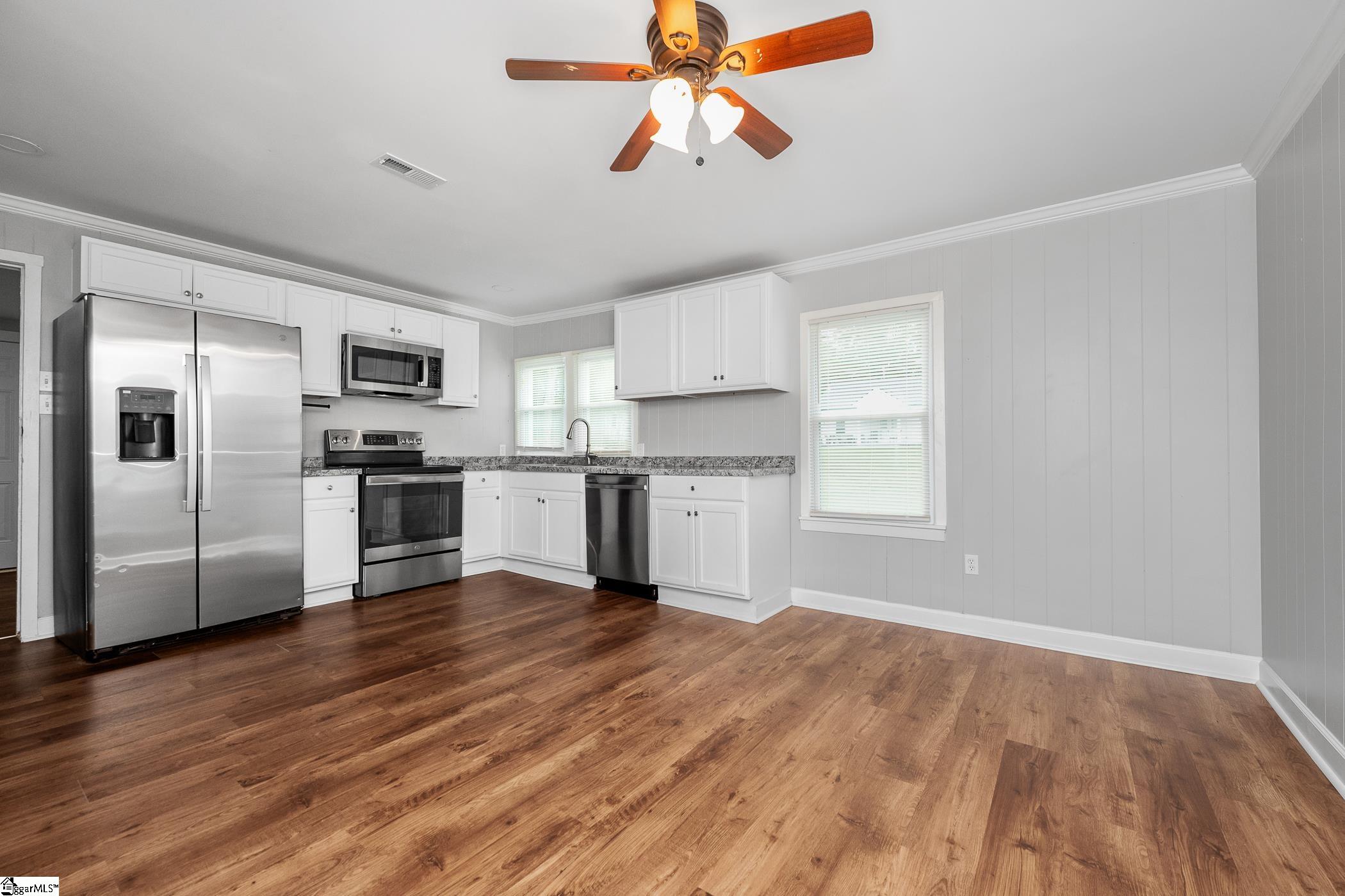 304 Cherry Street Belton, SC 29627 - Photo 7 of 33