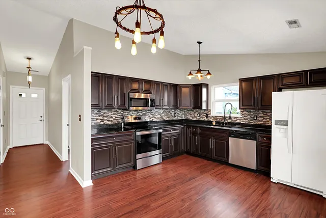 $259,000 | 2939 Hazelview Lane, Indianapolis, IN 46268