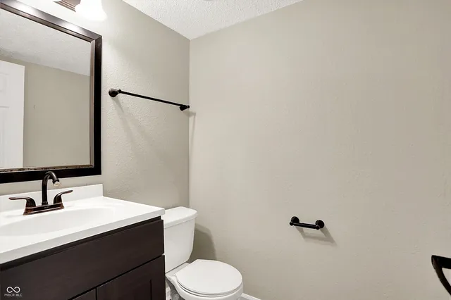 $259,000 | 2939 Hazelview Lane, Indianapolis, IN 46268