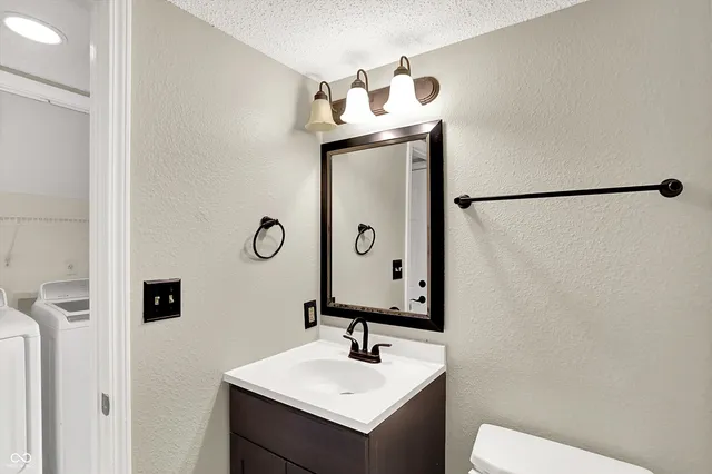 $259,000 | 2939 Hazelview Lane, Indianapolis, IN 46268