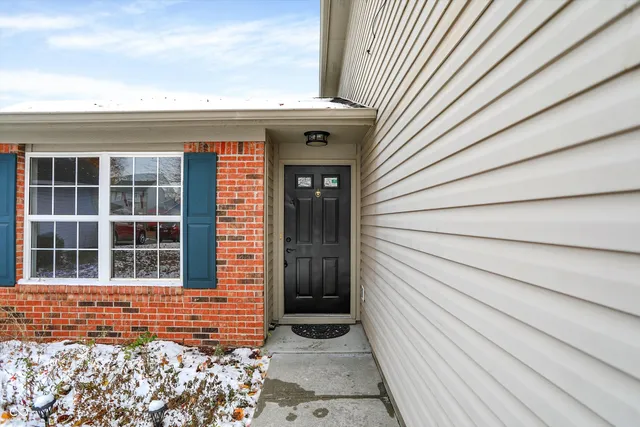 $259,000 | 2939 Hazelview Lane, Indianapolis, IN 46268