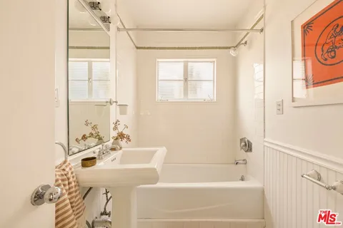 $1,499,999 | 9032 Phyllis Avenue, West Hollywood, CA 90069