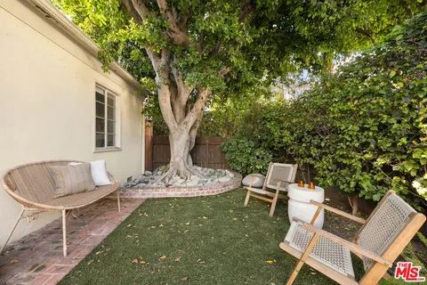 $1,499,999 | 9032 Phyllis Avenue, West Hollywood, CA 90069