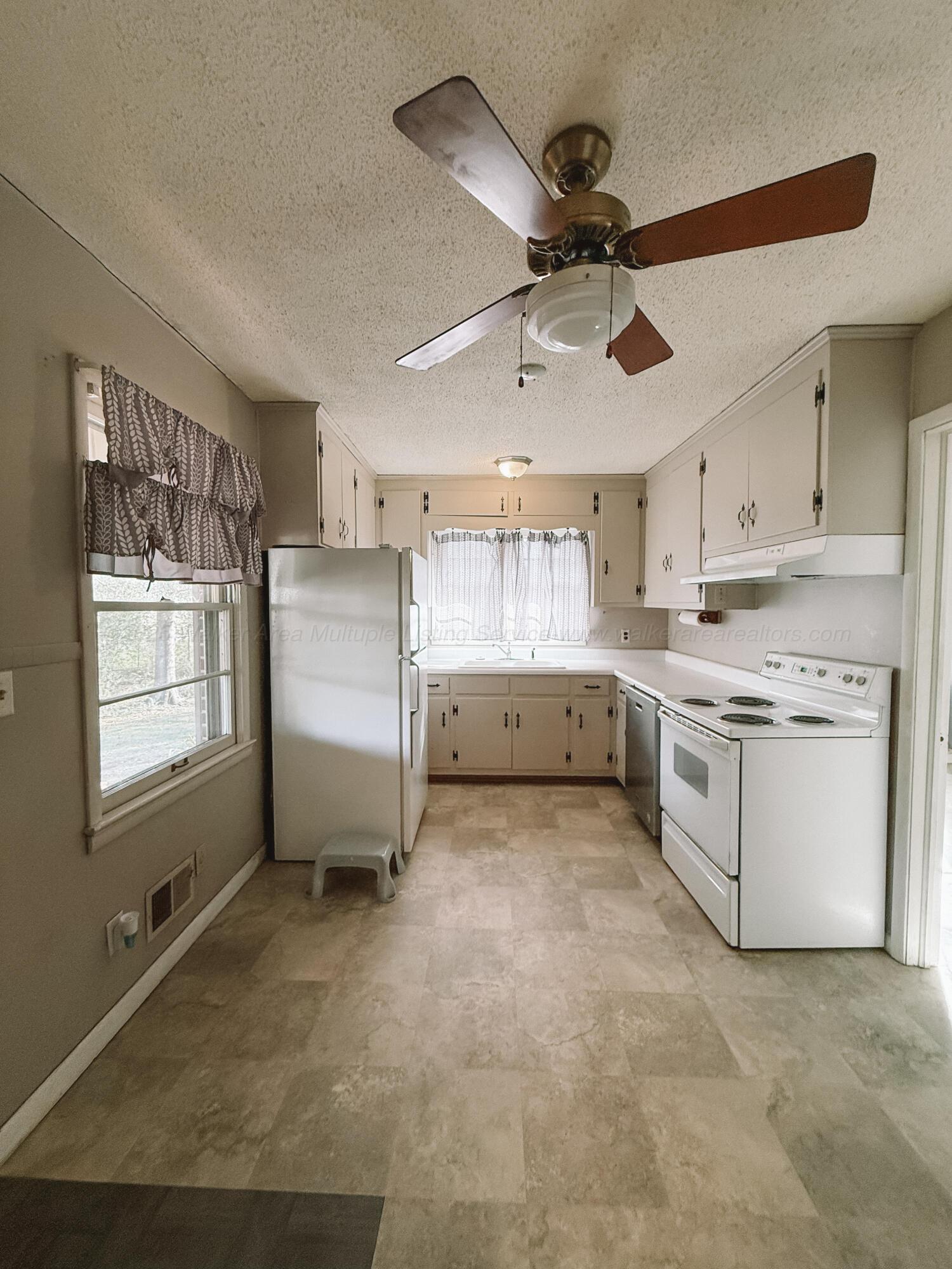 1357 Evans Road Jasper, AL 35501 - Photo 5 of 17 IMG_2977