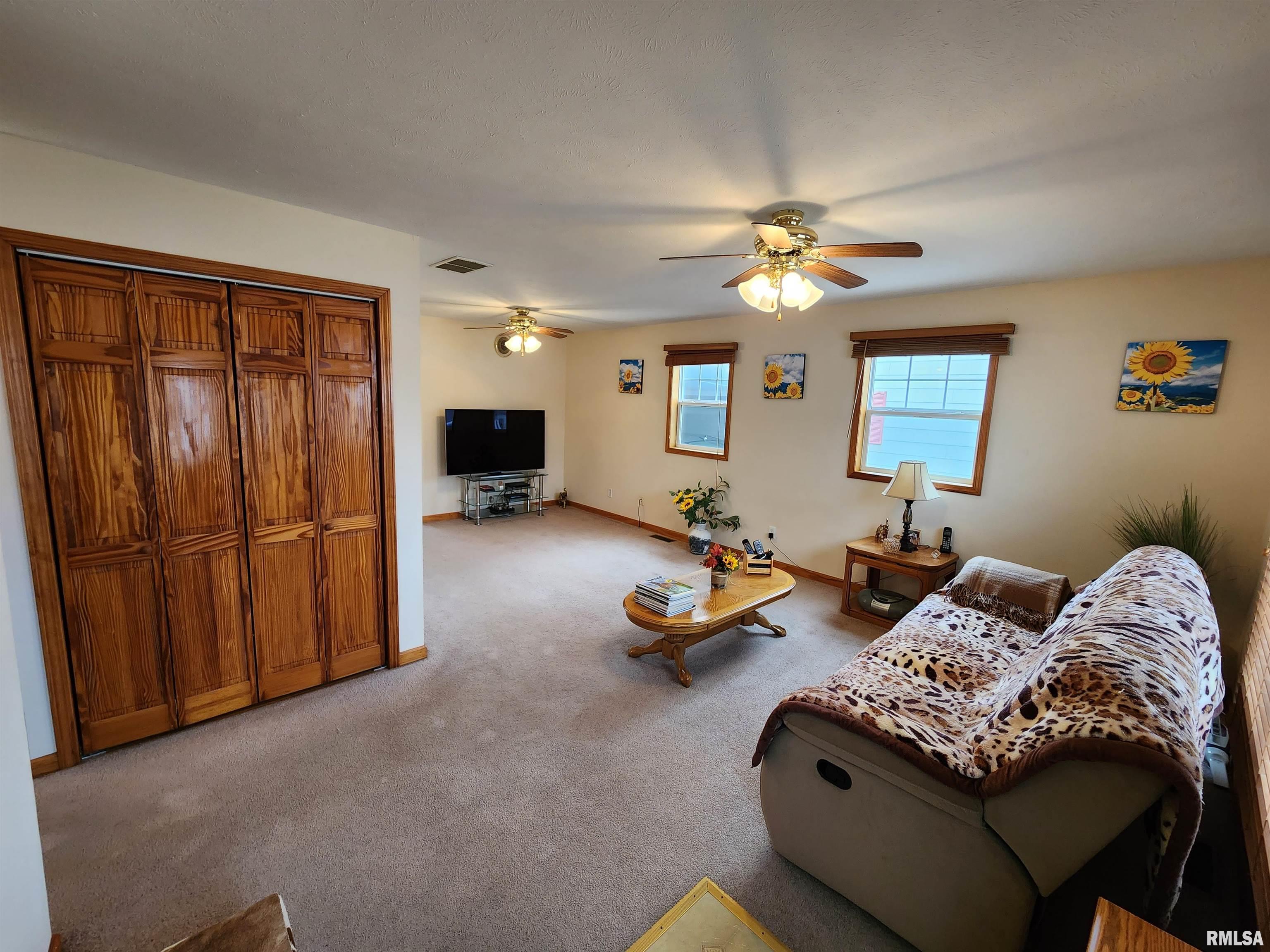 36 Lilac Lane Springfield, IL 62702 - Photo 4 of 25 Gallery Image 4