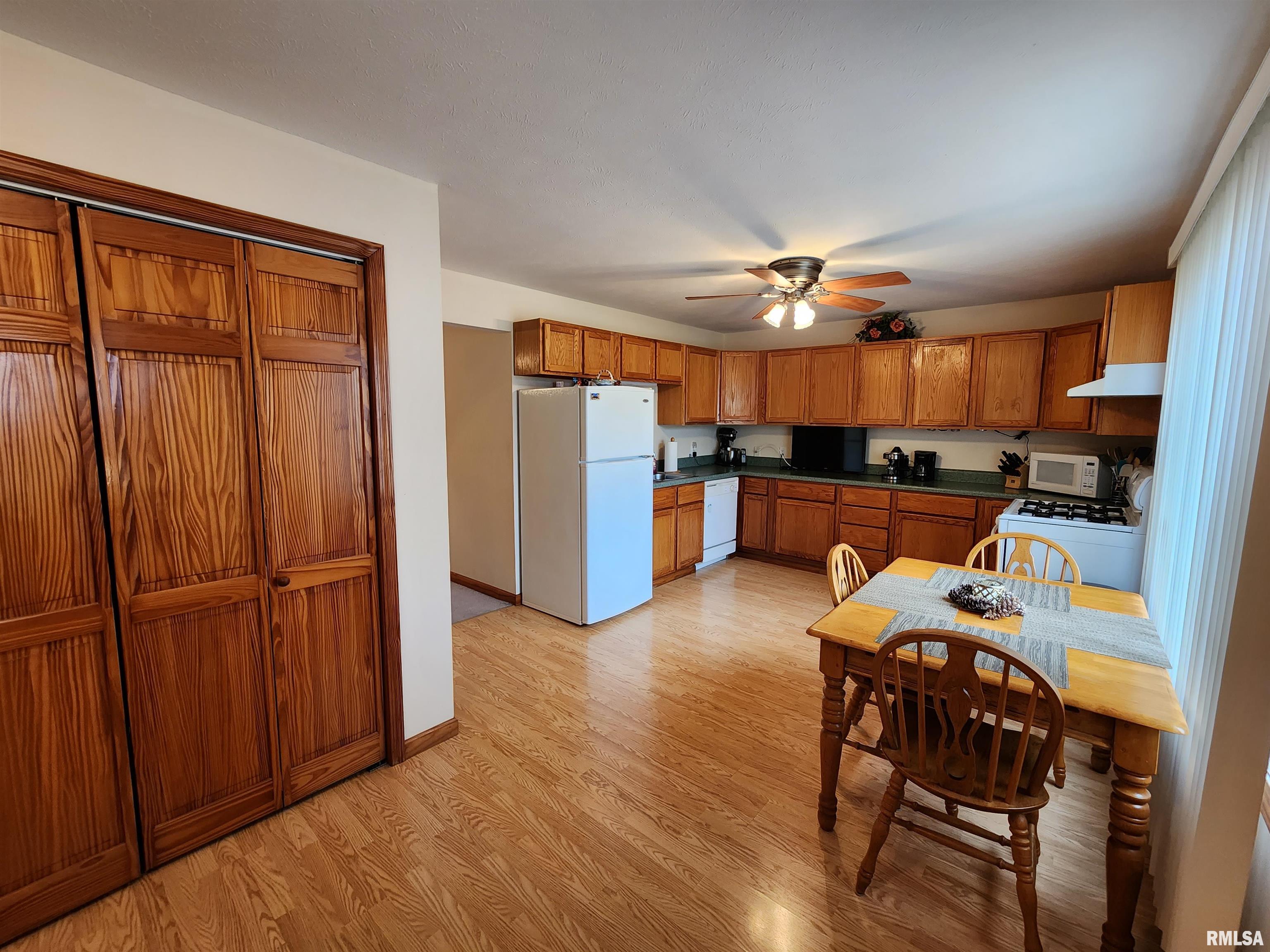 36 Lilac Lane Springfield, IL 62702 - Photo 8 of 25 Gallery Image 8