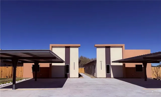 a view of entryway with a front door