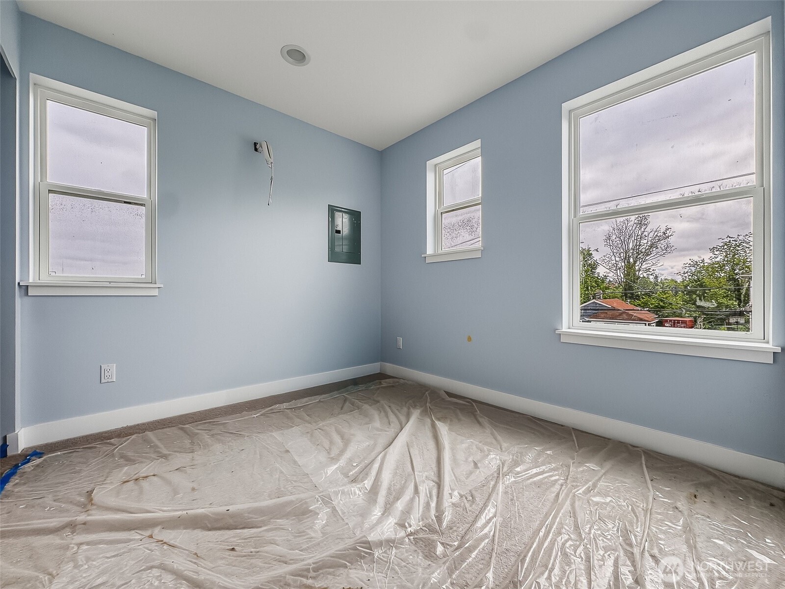 2317 22nd Avenue South Seattle, WA 98144 - Photo 23 of 29 an empty room with a window
