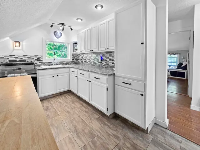 $400,000 | 33 Creek Road, Castleton, VT 05735