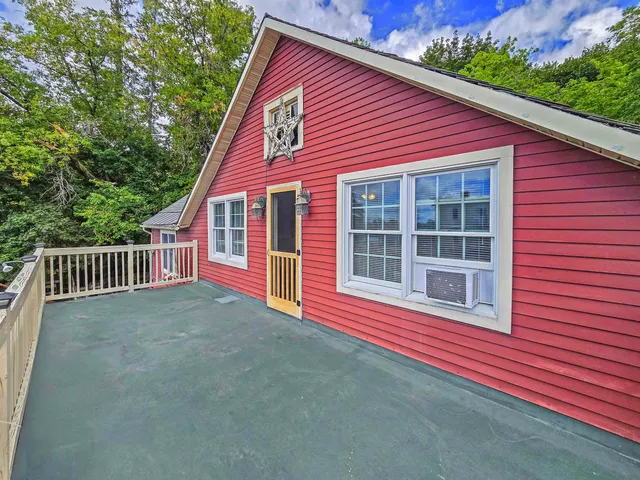 $400,000 | 33 Creek Road, Castleton, VT 05735